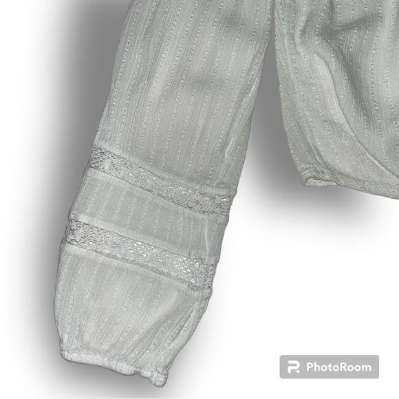 Hollister Off-the-Shoulder Tie Front Blouse - Picture 4 of 5